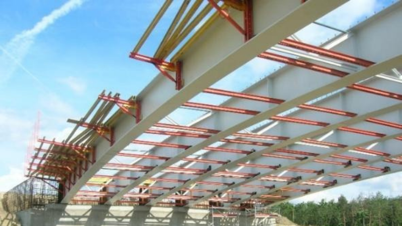 Autópálya híd az M1 felett